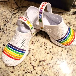 GAY PRIDE SKECHERS CROCS SZ.11 WHITE & RAINBOW 🌈
